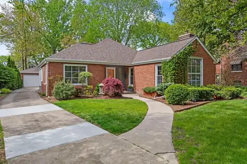 151 N DELAPLAINE Road, Riverside, IL 60546