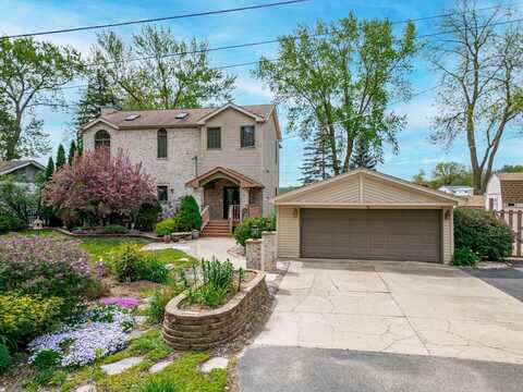 1311 W Northeast Shore Drive, McHenry, IL 60051