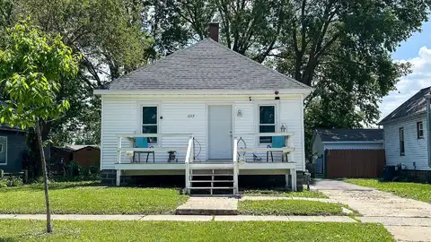1213 W Beslin Street, Urbana, IL 61801