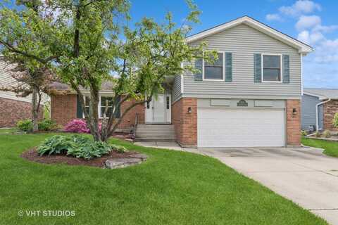690 Queenswood Lane, Wheaton, IL 60189