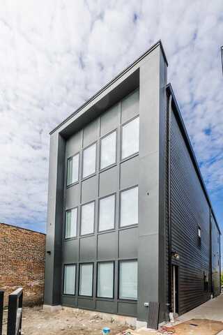 6050 S Eberhart Avenue, Chicago, IL 60637