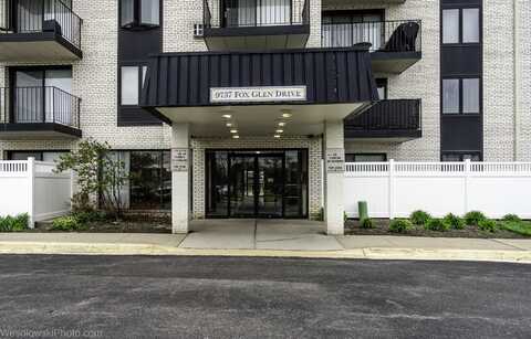 9737 N Fox Glen Drive, Niles, IL 60714