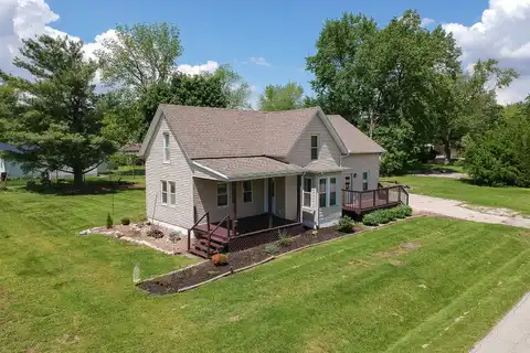 800 N Walnut Street, Le Roy, IL 61752