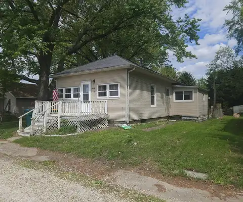 303 S Spruce Street, Villa Grove, IL 61956