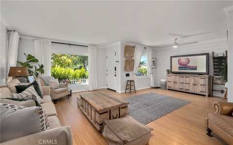 7952 Belton Drive, Los Angeles, CA 90045