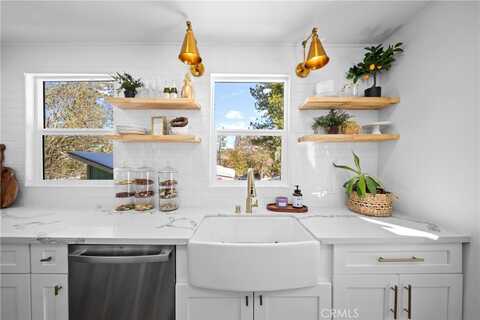 27584 Weirwood Drive, Lake Arrowhead, CA 92326