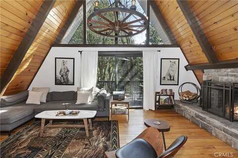 380 Cedarbrook Drive, Twin Peaks, CA 92391