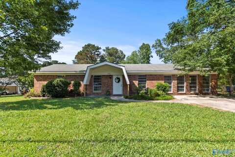 1105 Oakwood Street NW, Hartselle, AL 35640