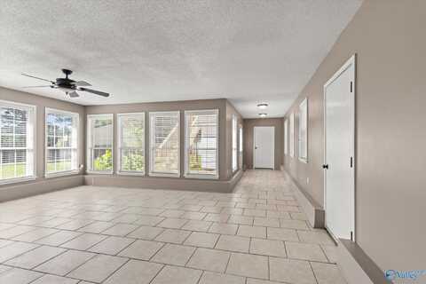 1105 Oakwood Street NW, Hartselle, AL 35640