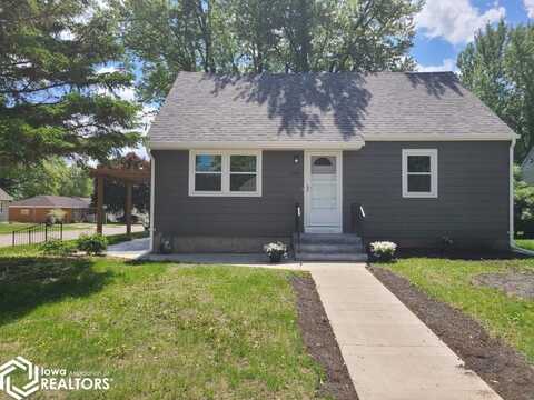 685 14th Street NE, Mason City, IA 50401