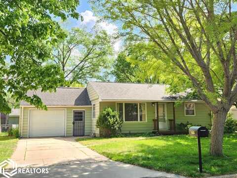 1635 Hillcrest Drive, Mason City, IA 50401