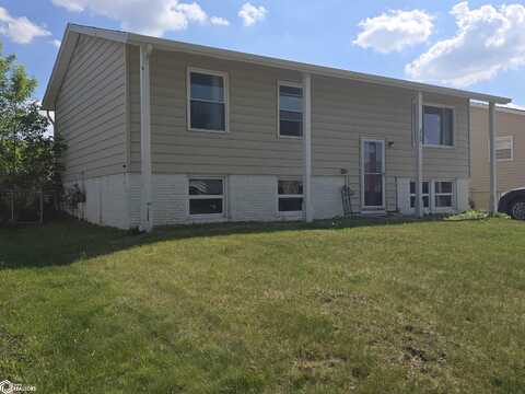 3709 Spruce Wood Drive NE, Cedar Rapids, IA 52402