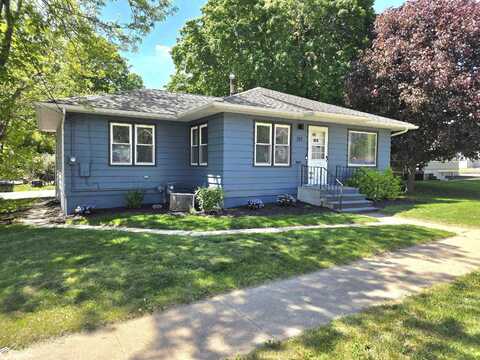 313 Rocksylvania Avenue, Iowa Falls, IA 50126