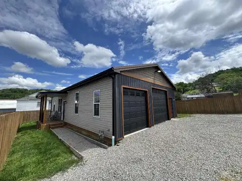 8356 3RD Street, Stonewood, WV 26301