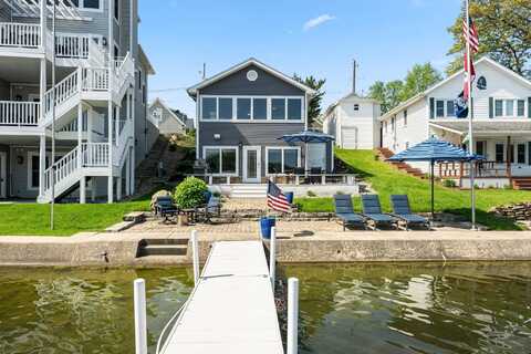 260 Lane 207 Hamilton Lk, Hamilton, IN 46742