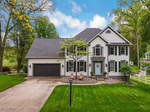 196 Lake Front Drive, Akron, OH 44319