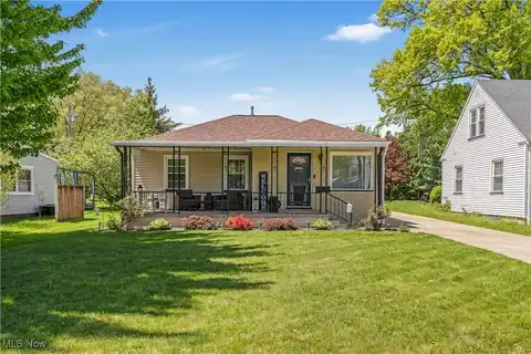 379 Foster Drive NE, Warren, OH 44483