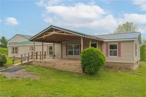 5240 Chalon Road SW, Carrollton, OH 44615