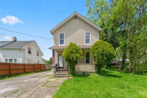 22 N Clover Avenue, Niles, OH 44446