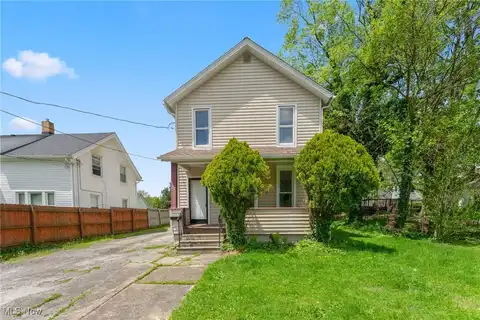 22 N Clover Avenue, Niles, OH 44446