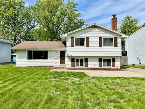 5374 Oak Ridge Drive, Willoughby, OH 44094
