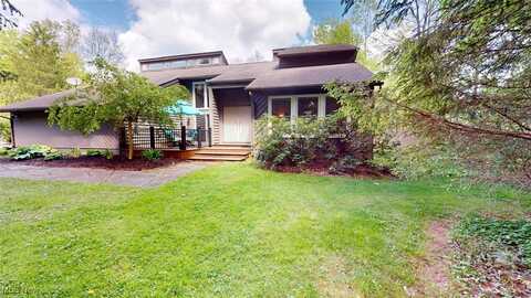 16561 Lucky Bell Lane, Chagrin Falls, OH 44023