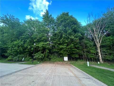 Queensboro Drive, Richmond Heights, OH 44143