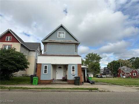 939 S Arch Avenue, Alliance, OH 44601