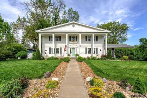 5325 Oak Hills Drive, Omaha, NE 68137