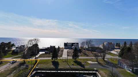 846 South Lakeshore Drive, Ludington, MI 49431
