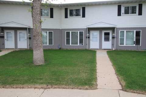 11 Westfield Circle SW, Minot, ND 58701