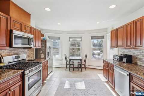 587 Wyckoff Avenue 1, Wyckoff, NJ 07481
