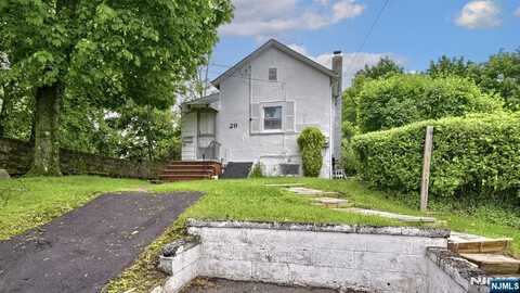 29 Oldham Road, Wayne, NJ 07470