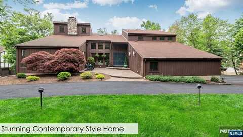 108 Buckhaven Hill, Upper Saddle River, NJ 07458