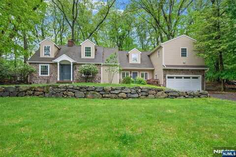 35 Oak Ridge Road, Ramsey, NJ 07446