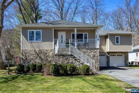 158 Lakeshore Drive, Oakland, NJ 07436