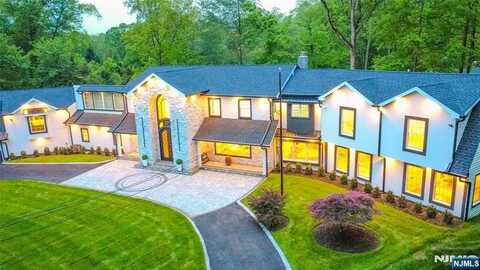 27 Applewood Drive, Upper Saddle River, NJ 07458
