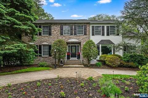 530 W Saddle River Road, Ridgewood, NJ 07450