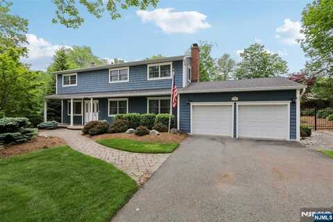 99 Algonquin Trail, Oakland, NJ 07436