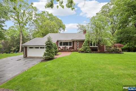 39 Chuckanutt Drive, Oakland, NJ 07436
