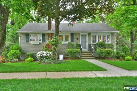 121 Red Twig Trail, Bloomingdale, NJ 07403