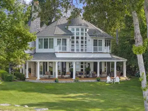 1111 East Bay Road, Harbor Springs, MI 49740