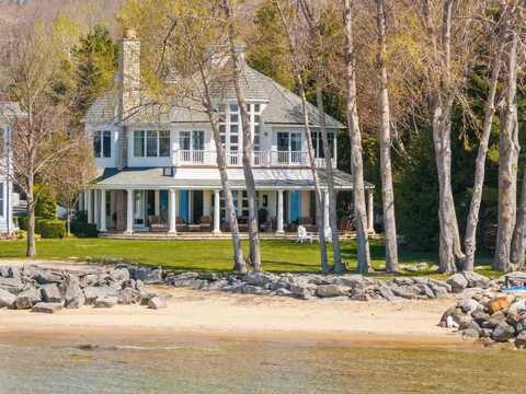 1111 East Bay Road, Harbor Springs, MI 49740