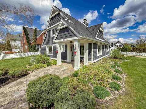 923 E Mitchell, Petoskey, MI 49770