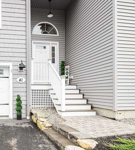 41 Winchester Drive, Hampstead, NH 03826