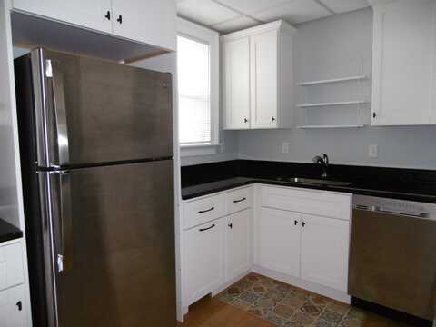 27 Bay Street, Manchester, NH 03104