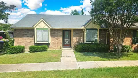 18 E Townhouse Lane, Grand Prairie, TX 75052