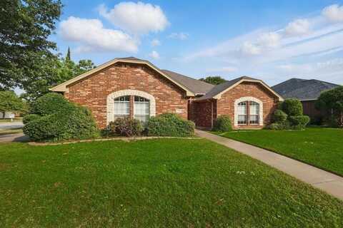 301 Angela Drive, Burleson, TX 76028