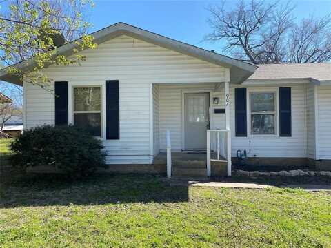 907 W 8th Street, Bonham, TX 75418