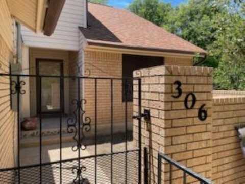 306 S Arnold Street, Lampasas, TX 76550